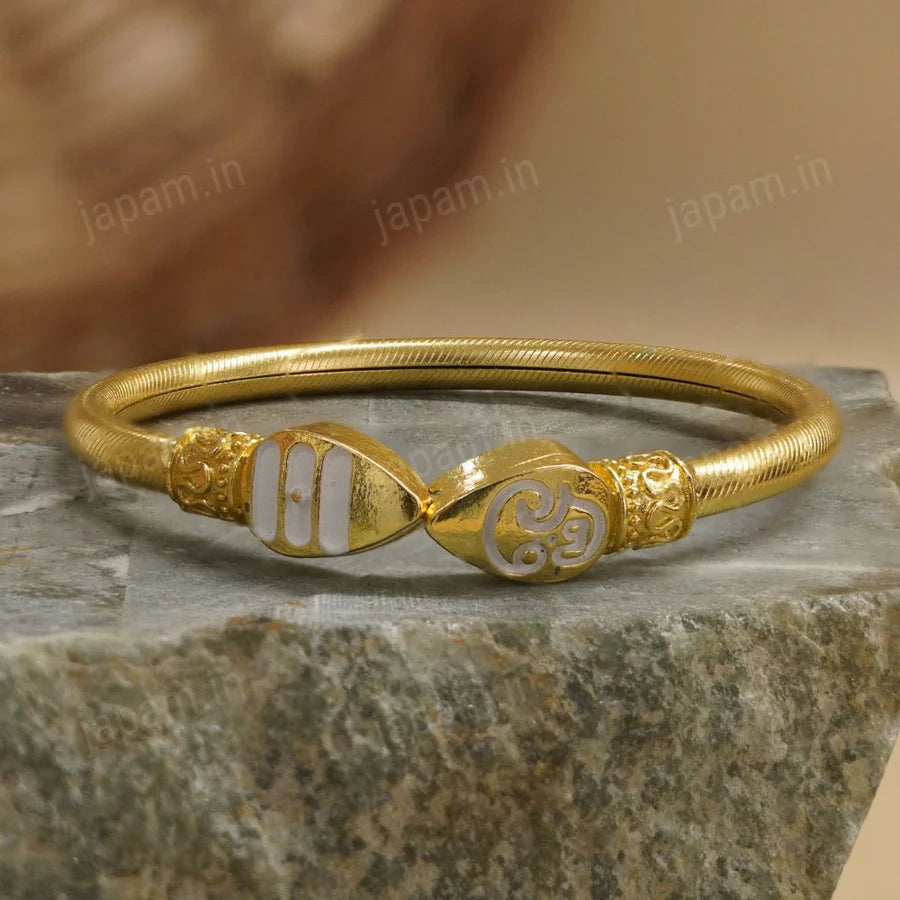 Veer Gadaa — Golden Hanuman Gada Pendant with Chain